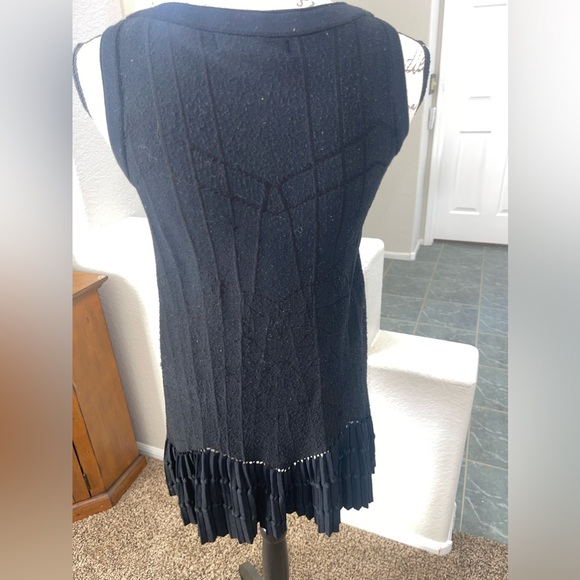 CAARA knit like black sleeveless top - Picture 2 of 7